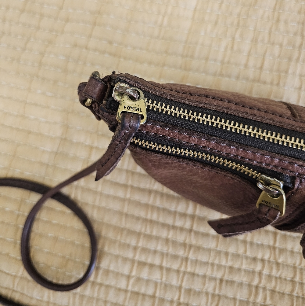 FOSSIL Brown Soft Leather ERIN Small Crossbody Purse Bag Brass Hardware - Picture 6 of 13